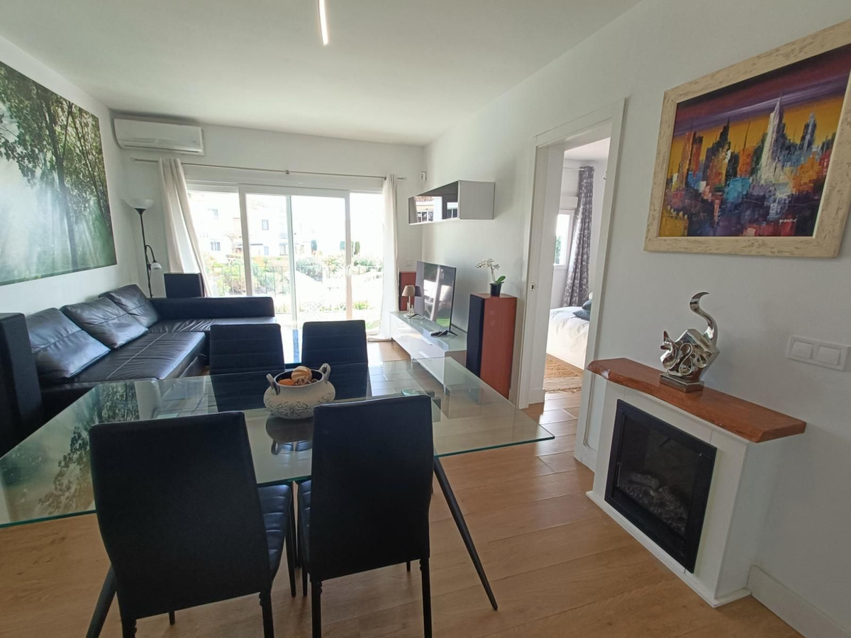 2 Bedroom Apartment in Estepona - Photo 19