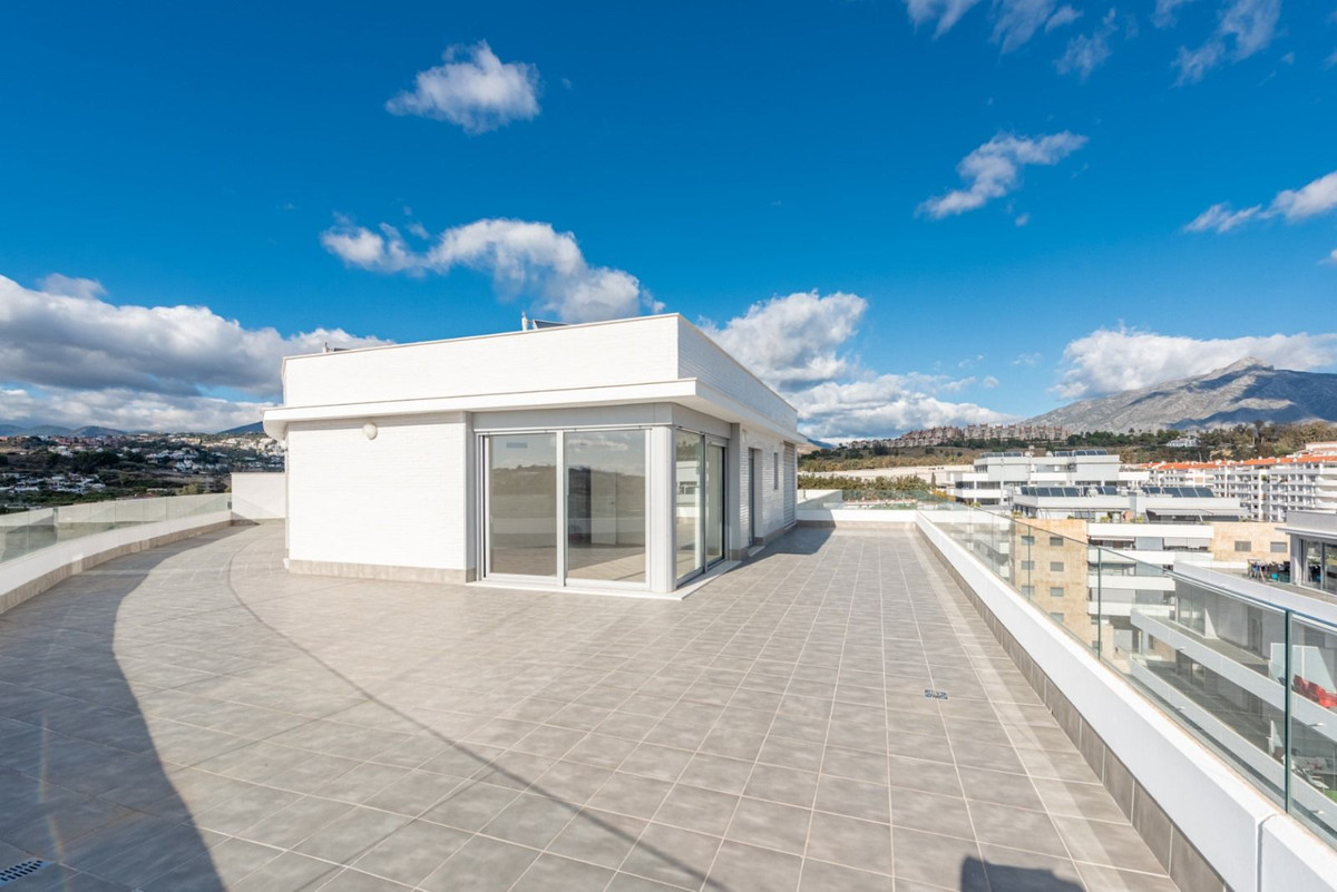Piso de 3 dormitorios con piscina en Málaga – Foto 3
