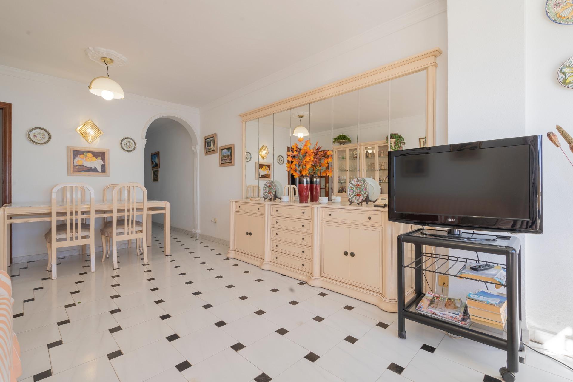 3 Bedroom Apartment in Fuengirola - Photo 9