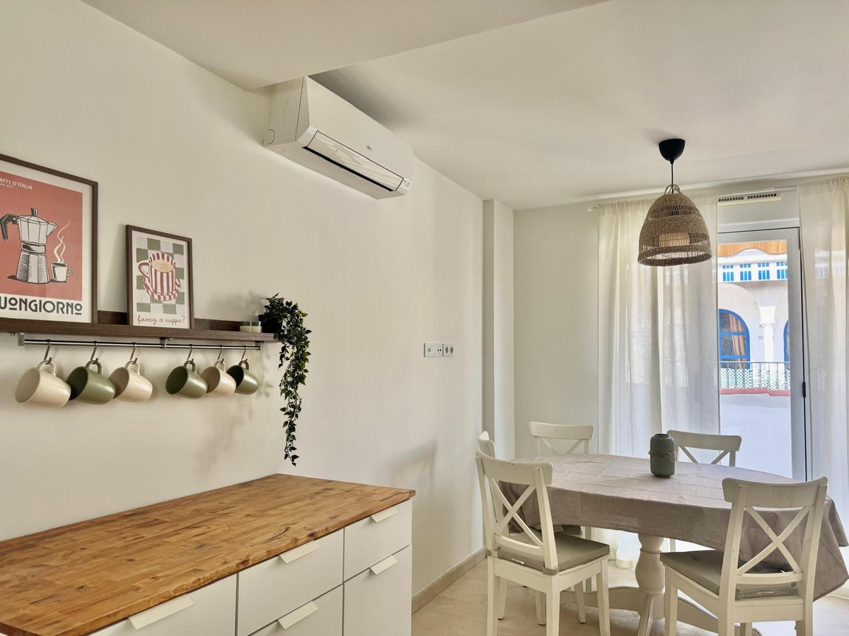 3 Bedroom Apartment in Fuengirola - Photo 4