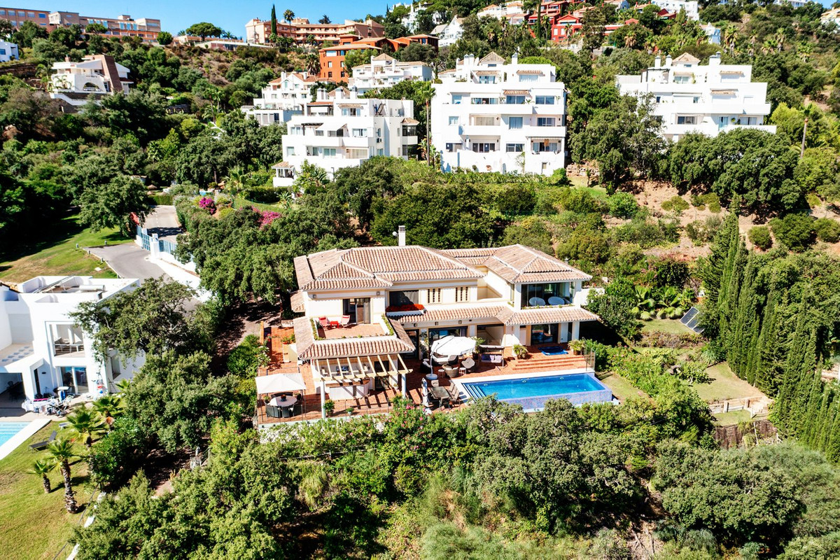 6 Bedroom Villa in Marbella - Photo 7