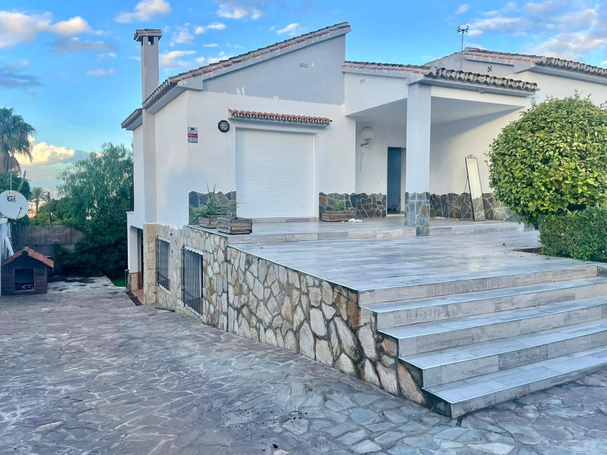 4 Bedroom Villa in Alhaurín de la Torre - Photo 5