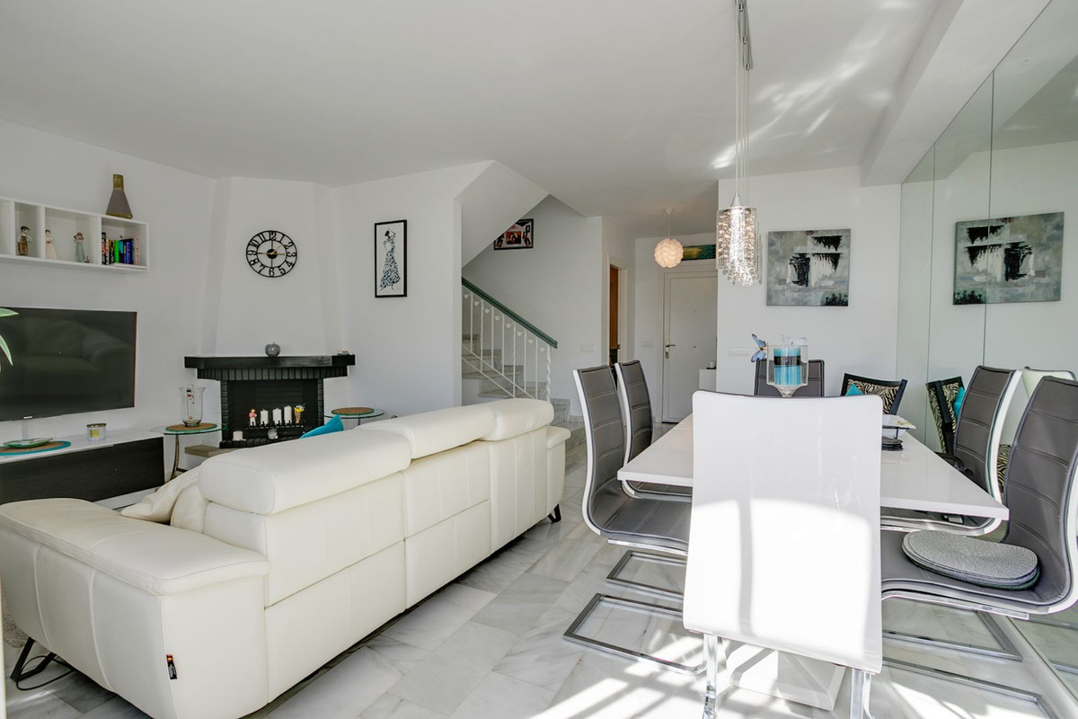 3 Bedroom Townhouse in Estepona - Photo 5