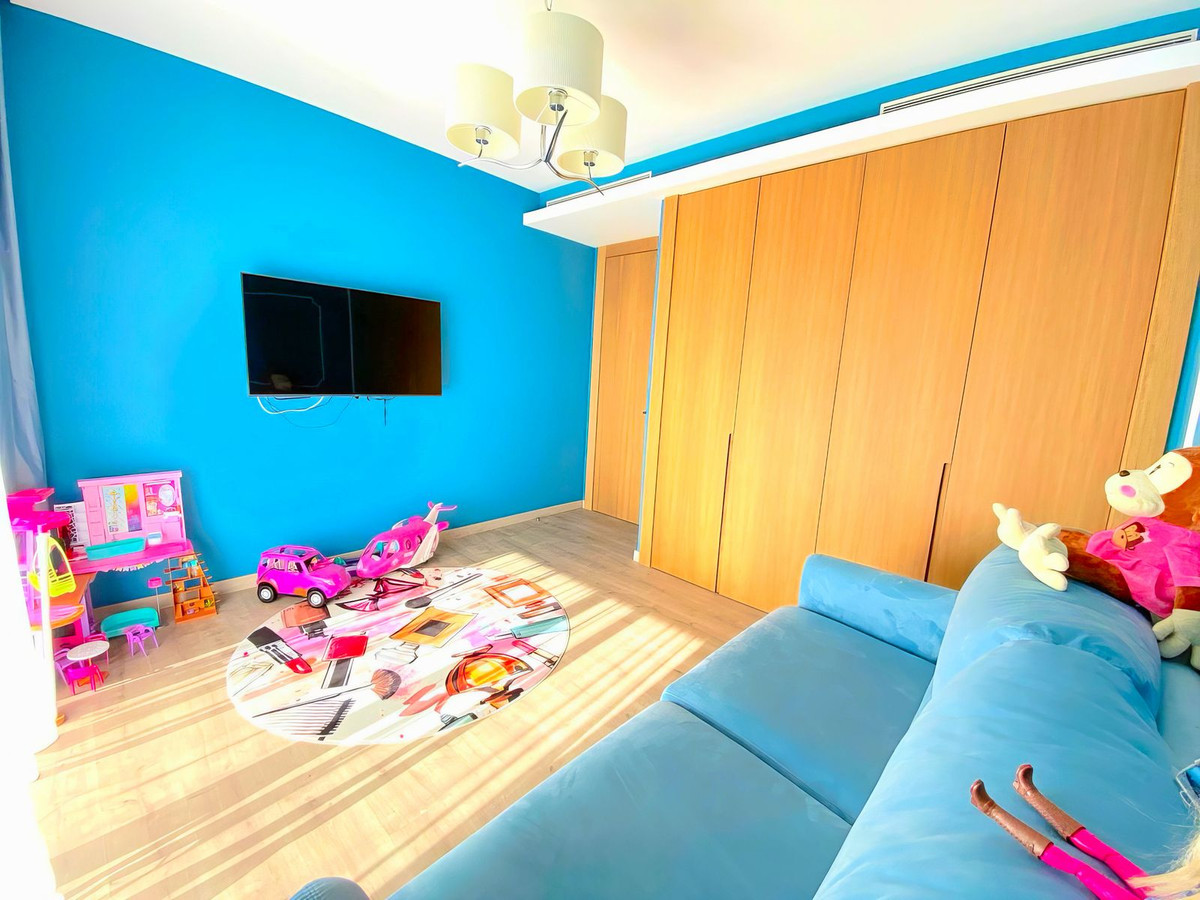 4 Bedroom Apartment in Benahavís - Photo 33