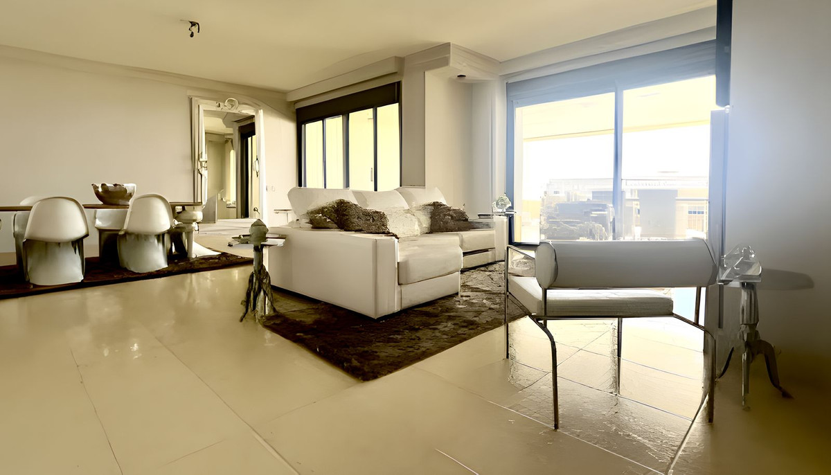 2 Bedroom Apartment in Marbella - Photo 5