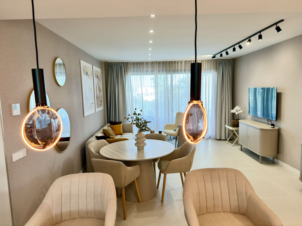 2 Bedroom Apartment in Estepona - Photo 6