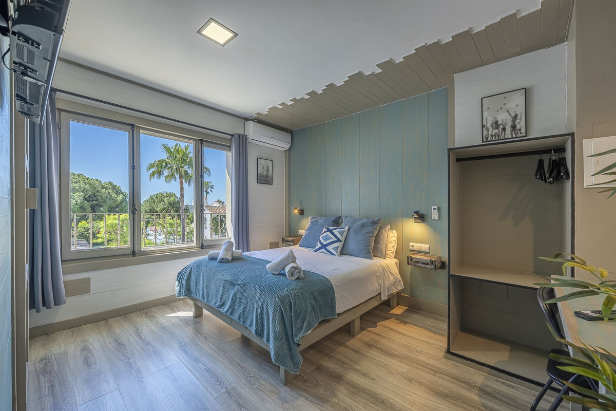 12 Bedroom Villa in Marbella - Photo 10