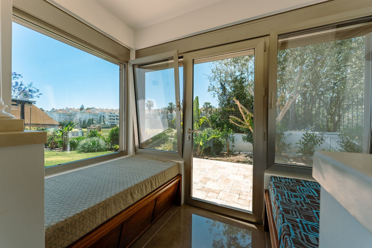 4 Bedroom Villa in San Pedro de Alcántara - Photo 11