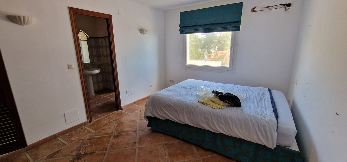 5 Bedroom Villa in Manilva - Photo 7