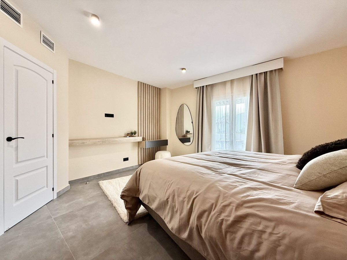 1 Bedroom Apartment in Marbella - Photo 22