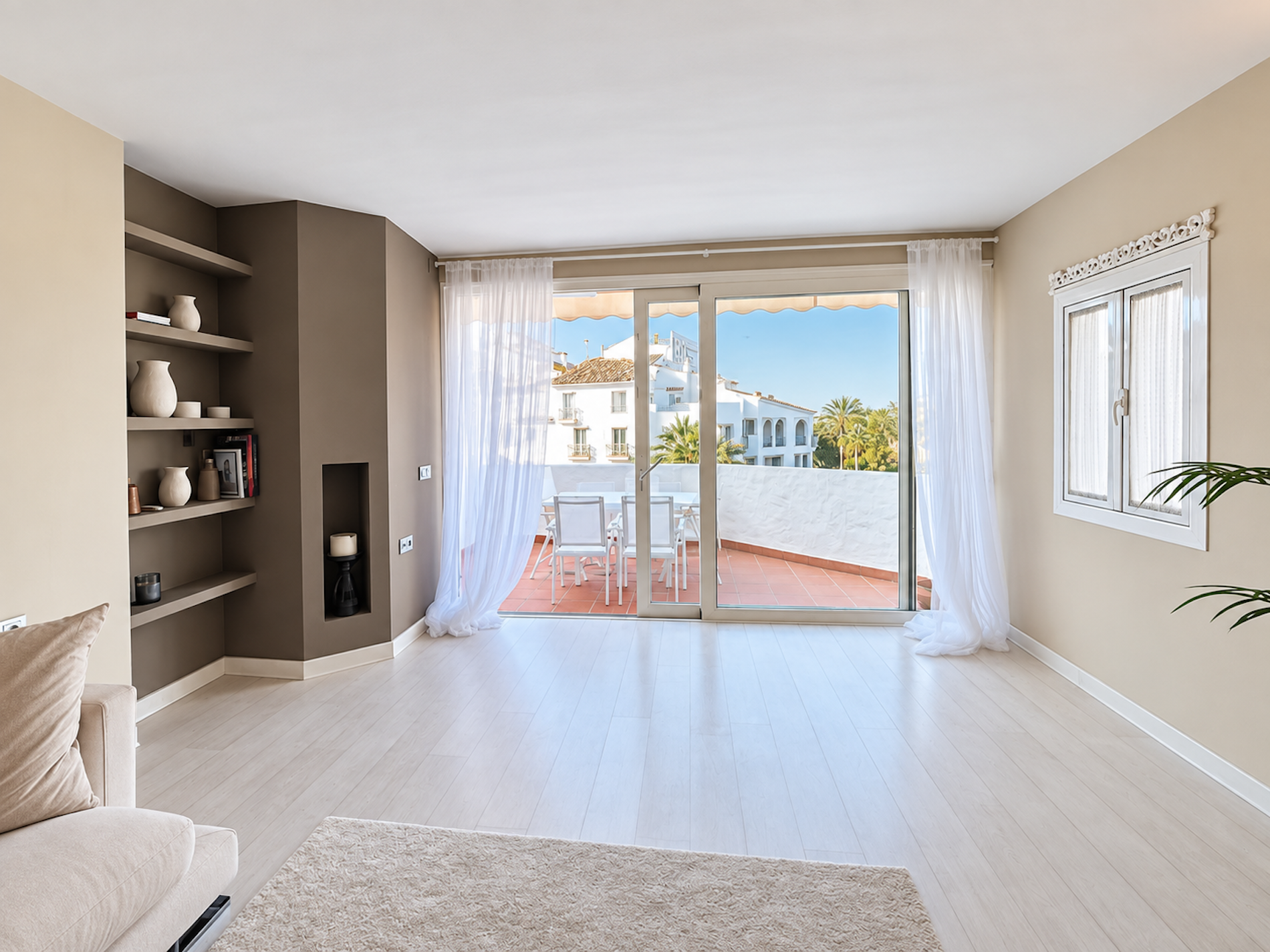 3 Bedroom Apartment in Marbella - Photo 2