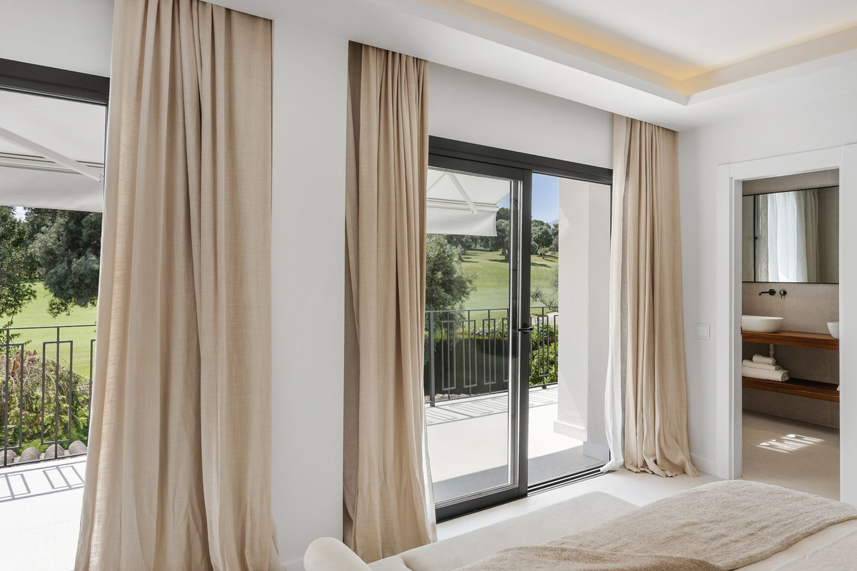 4 Bedroom Townhouse in Marbella - Photo 33