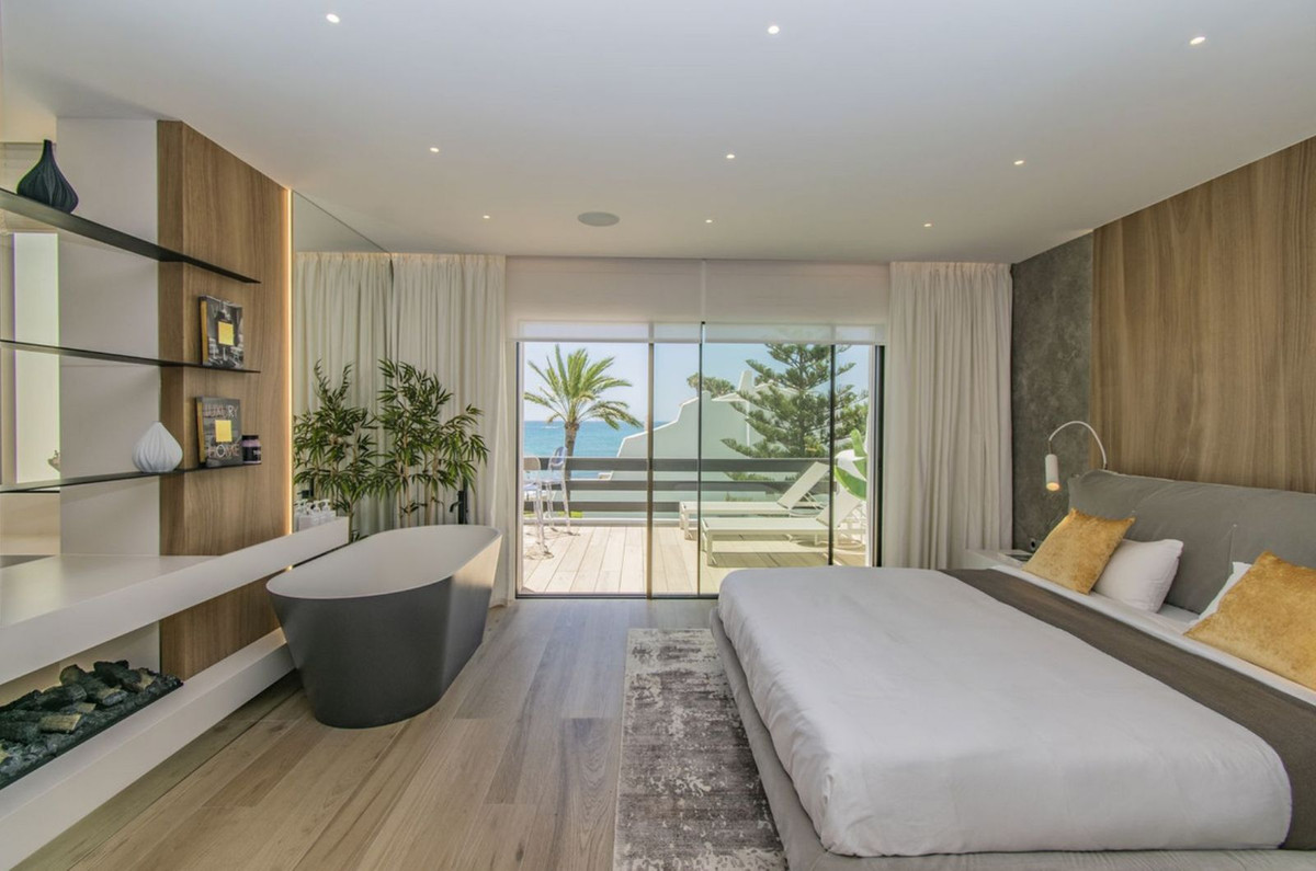 4 Bedroom Townhouse in Marbella - Photo 22