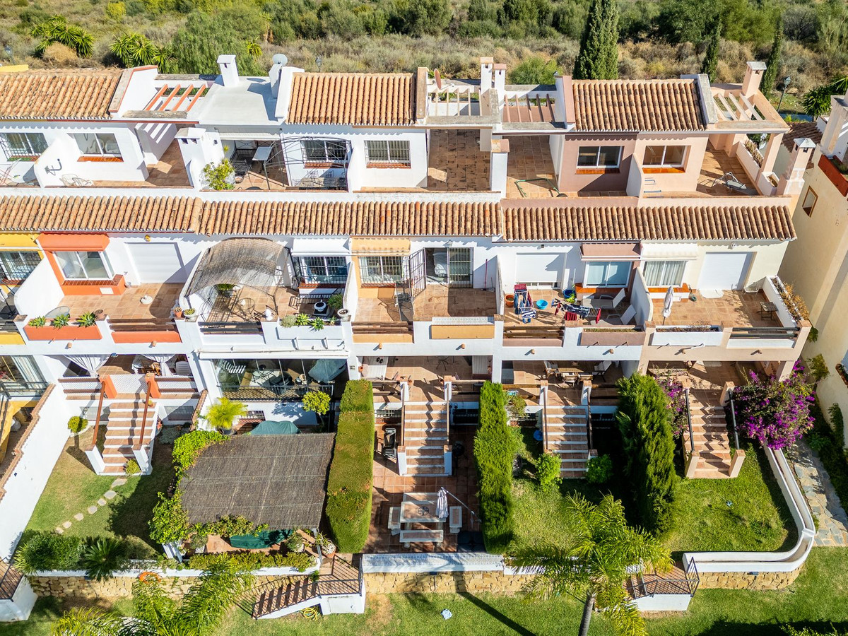 3 Bedroom Townhouse in Marbella - Photo 9