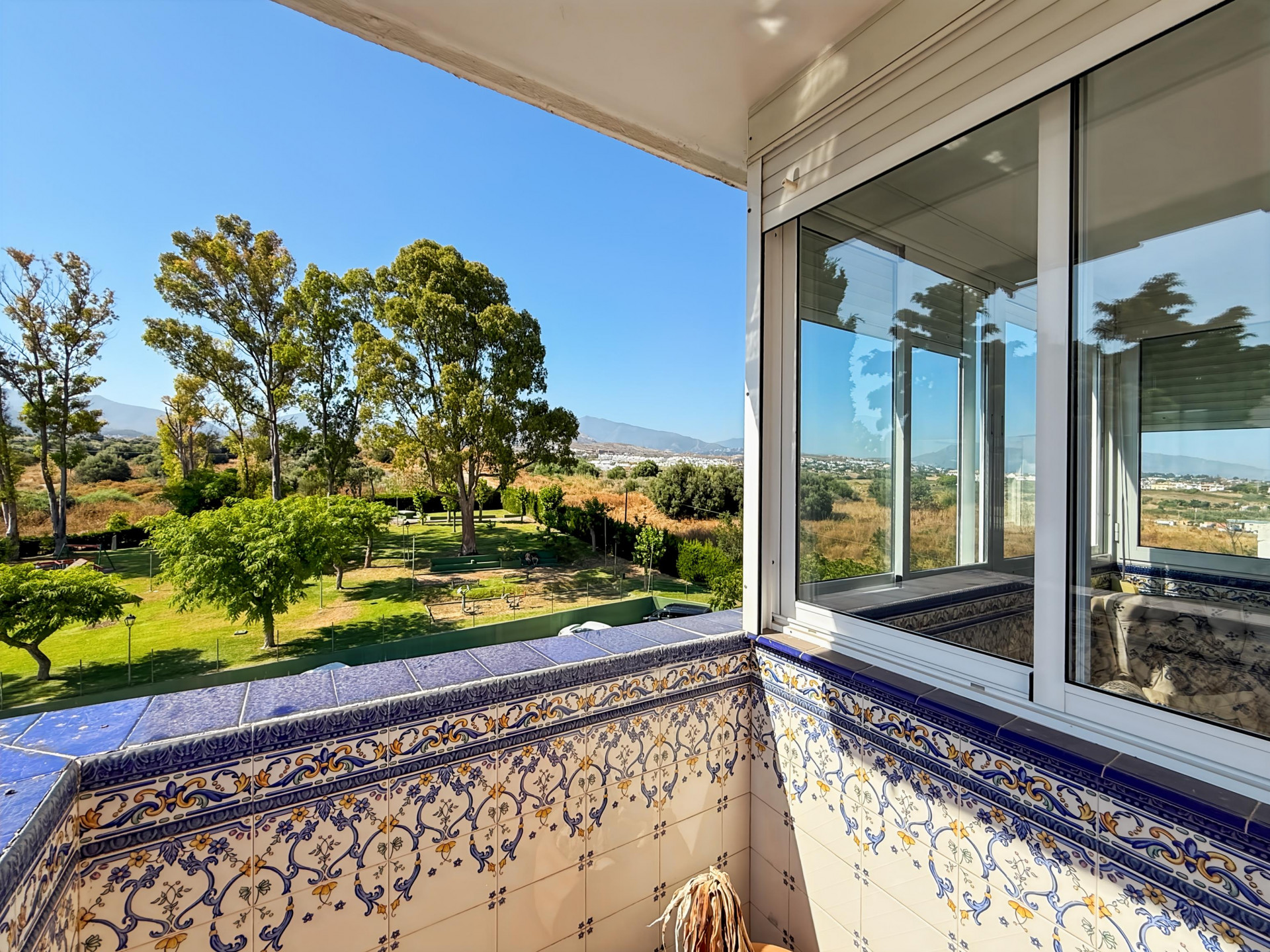 3 Bedroom Apartment in Estepona - Photo 2
