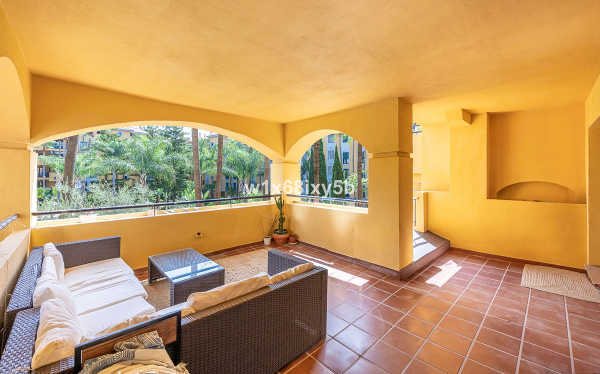 2 Bedroom Apartment in San Pedro de Alcántara - Photo 12