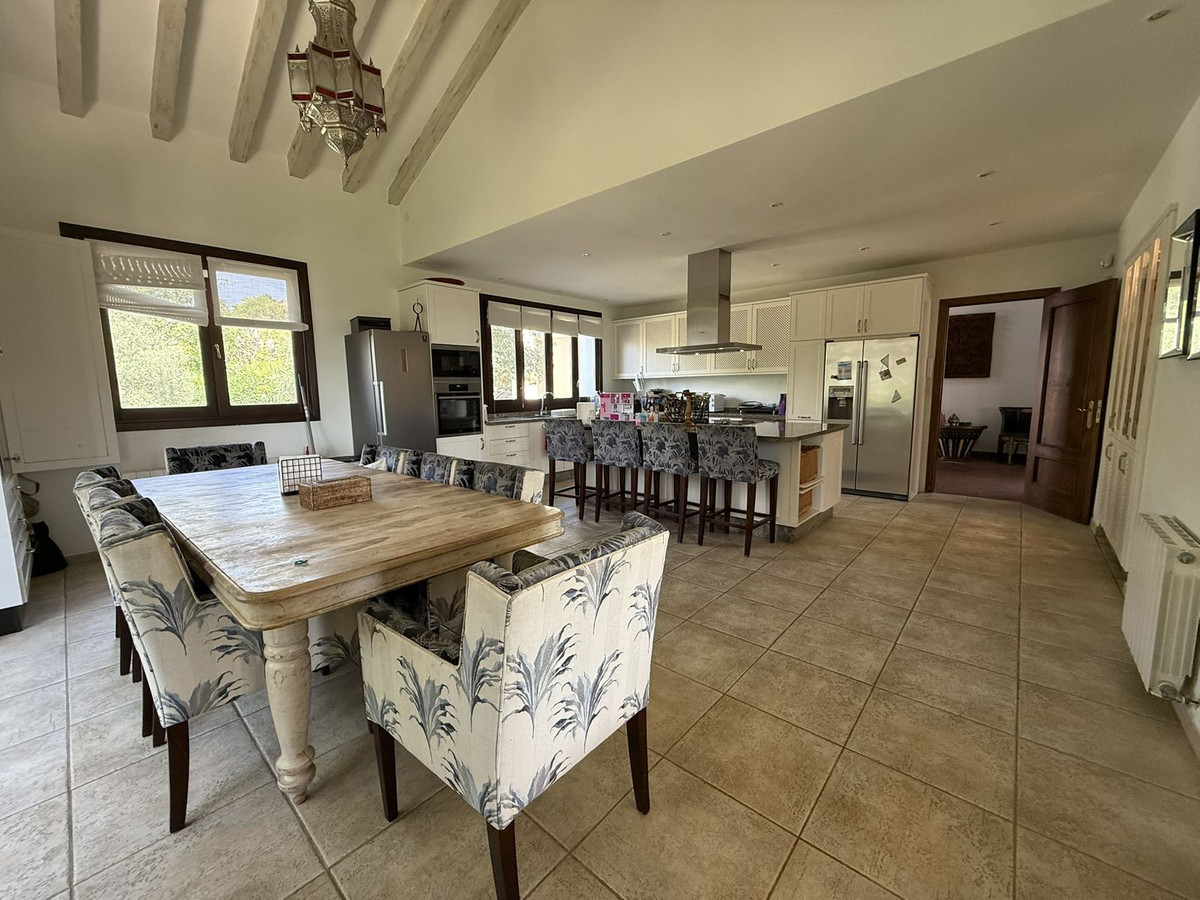 5 Bedroom Villa in Sotogrande - Photo 2