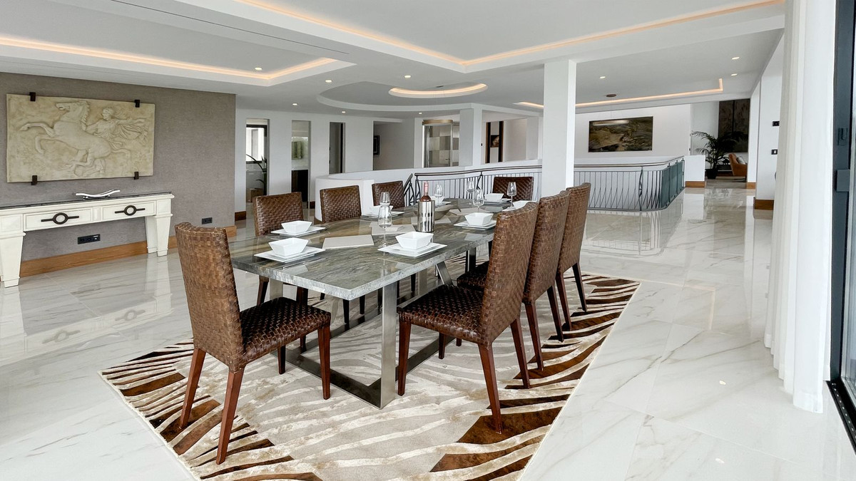 6 Bedroom Villa in San Roque - Photo 35