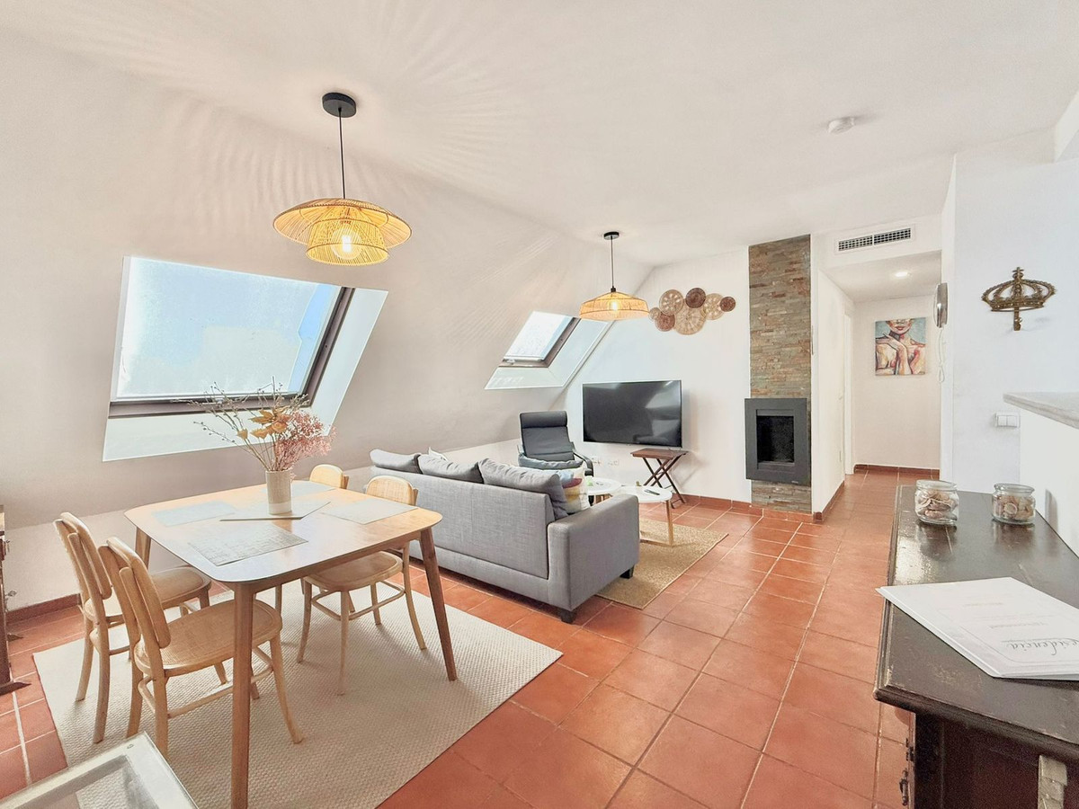 3 Bedroom Penthouse in Fuengirola - Photo 4
