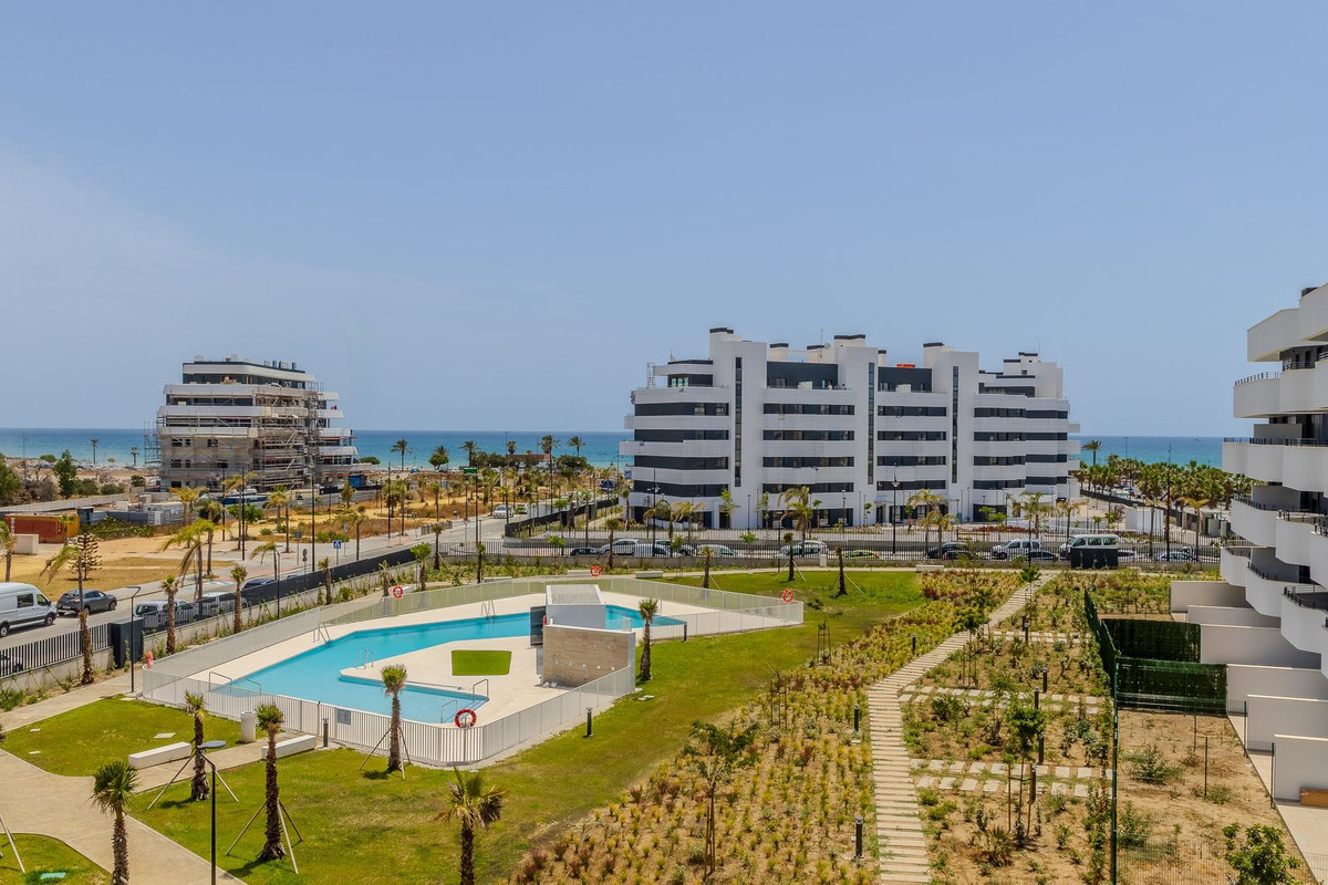 1 Bedroom Apartment in Torremolinos - Photo 3