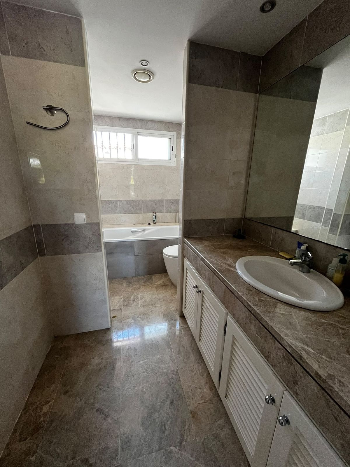 4 Bedroom Townhouse in Marbella - Photo 5