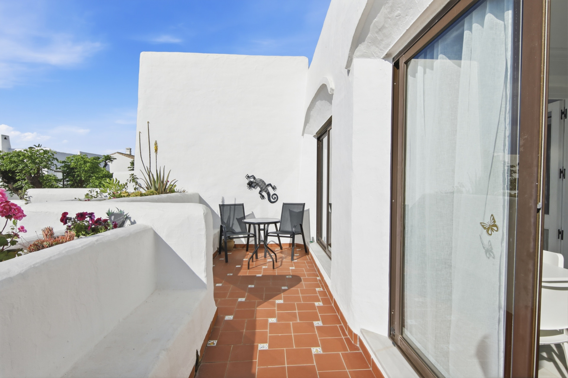 1 Bedroom Apartment in Estepona - Photo 8