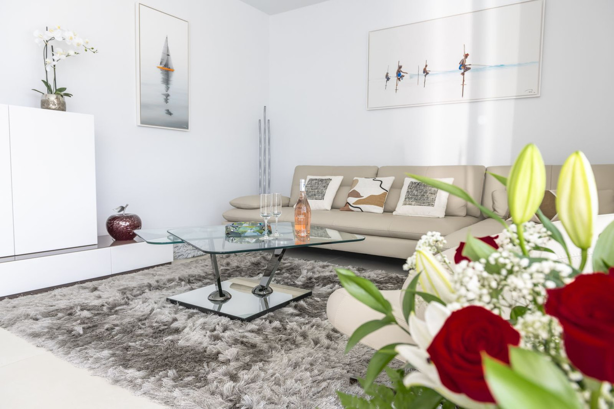 2 Bedroom Apartment in Benalmádena - Photo 6