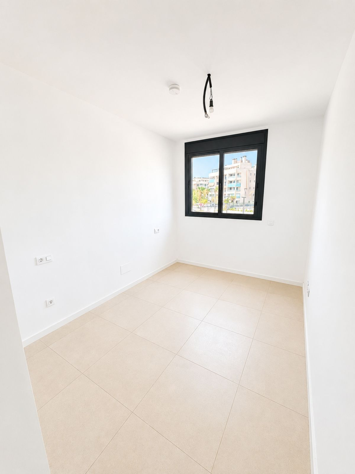 2 Bedroom Apartment in Torremolinos - Photo 14
