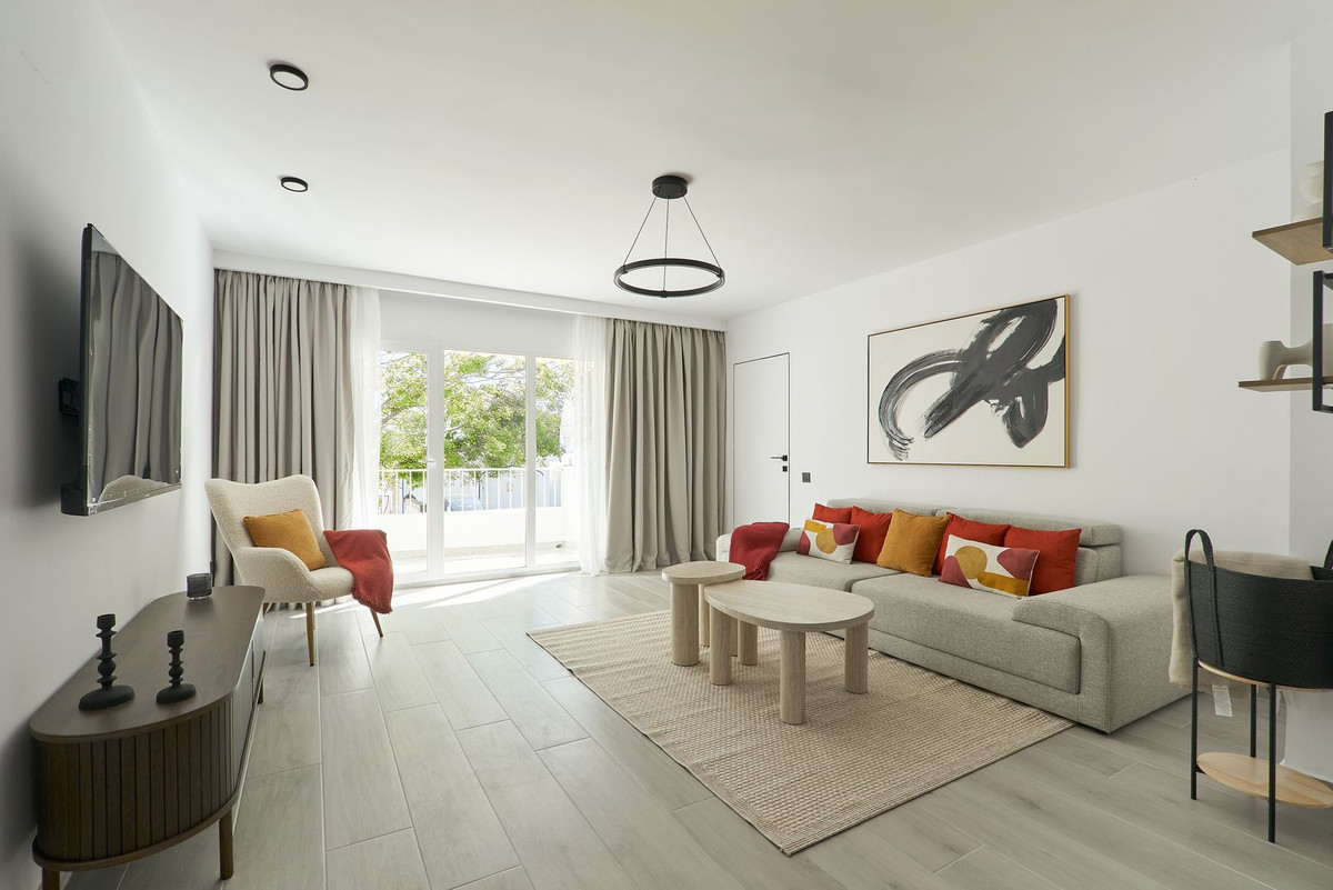 2 Bedroom Apartment in Marbella - Photo 6