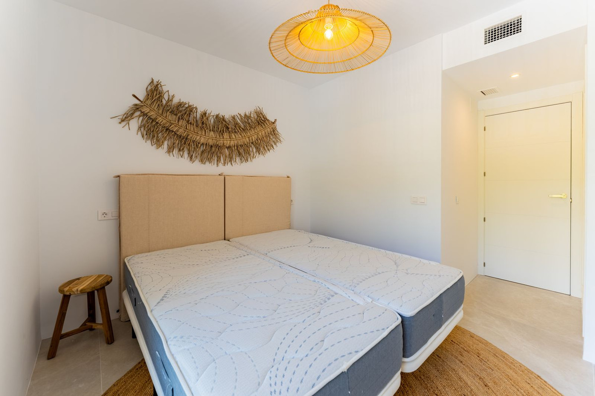 2 Bedroom Penthouse in Benahavís - Photo 14