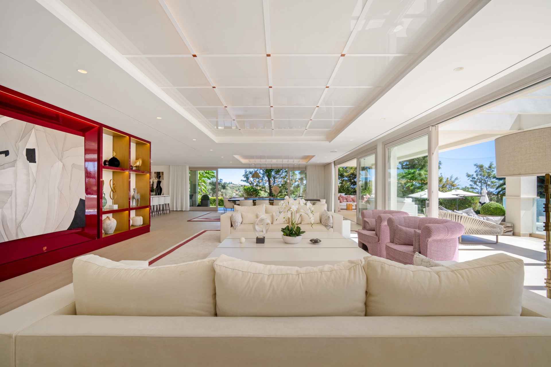 6 Bedroom Villa in Marbella - Photo 3