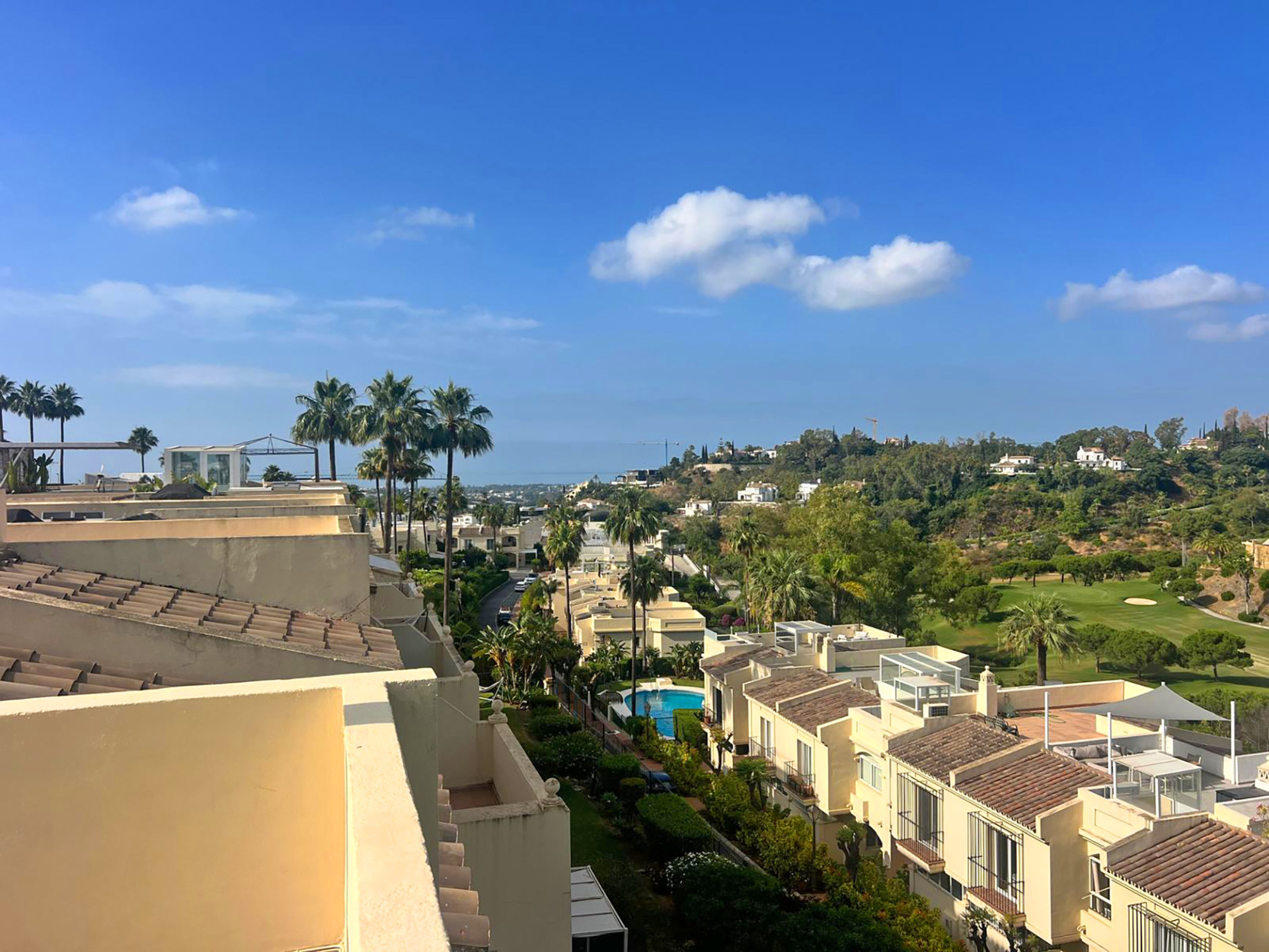 2 Bedroom Penthouse in Benahavís - Photo 14