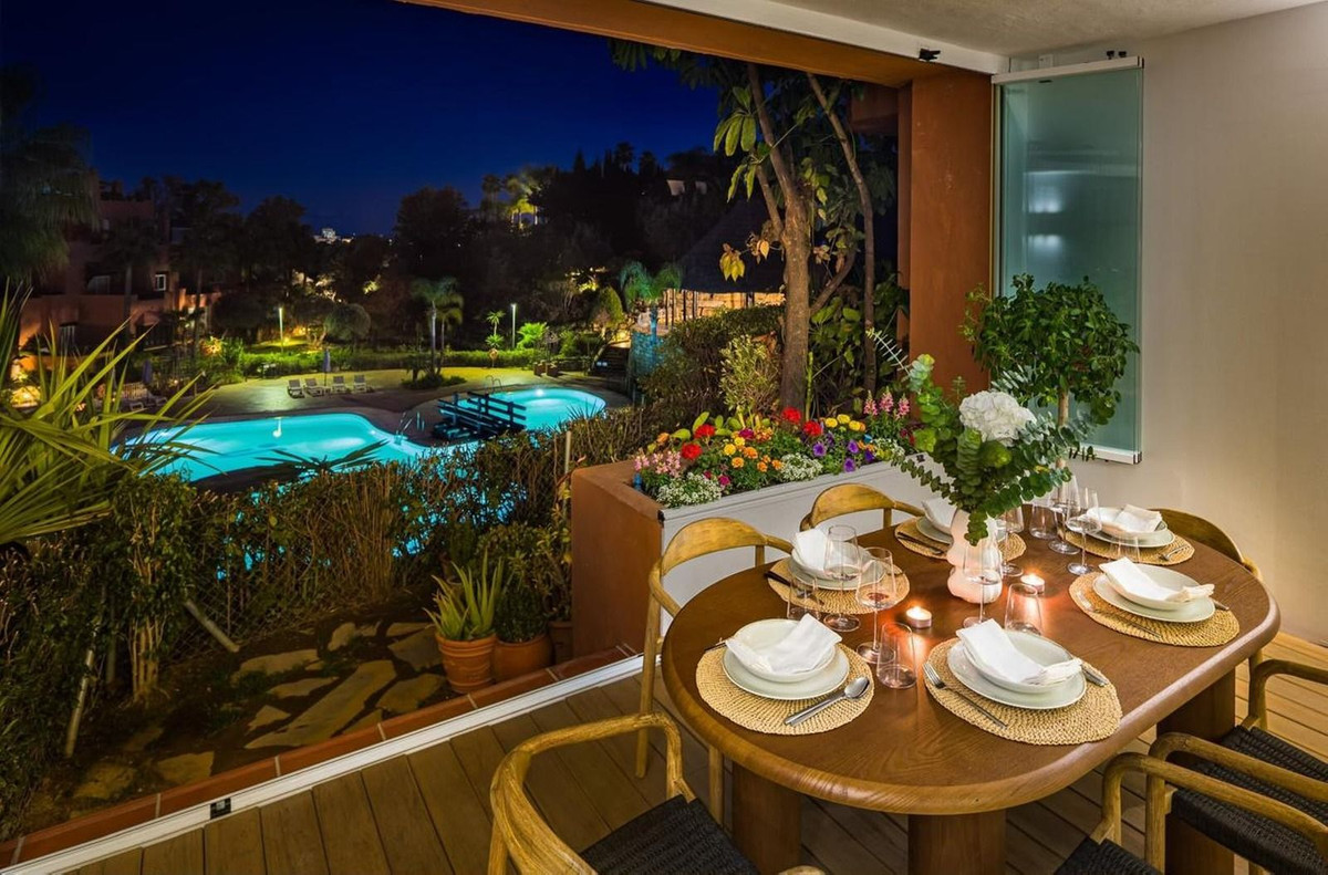 4 Bedroom Apartment in Marbella - Photo 16