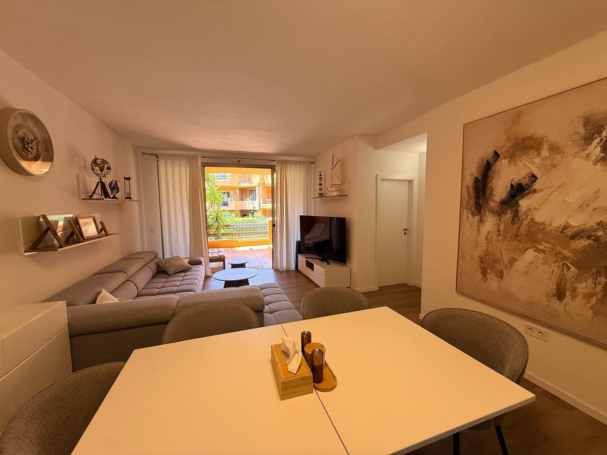 2 Bedroom Apartment in Estepona - Photo 6