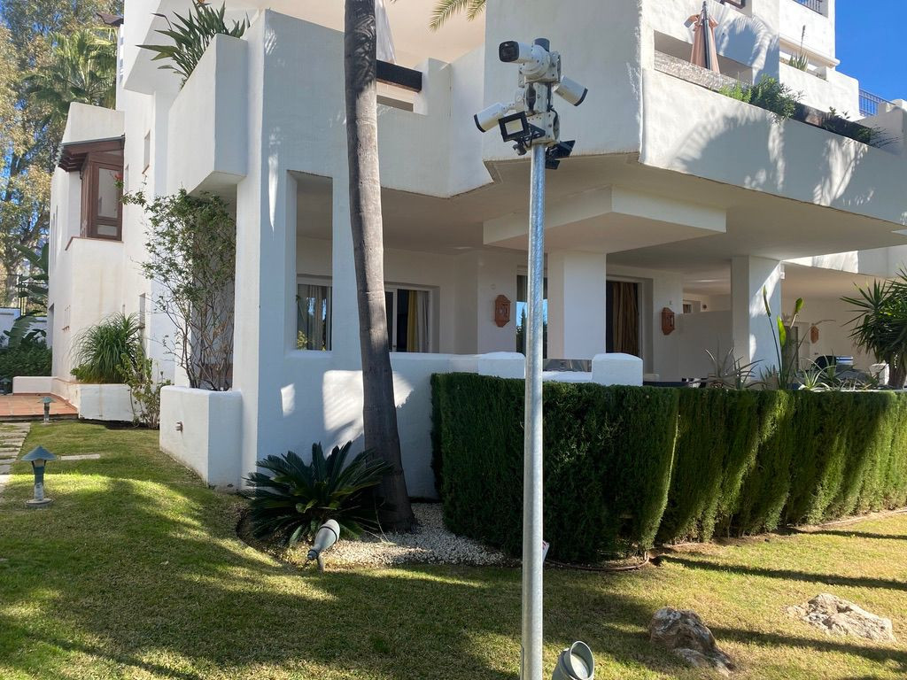 3 Bedroom Apartment in Marbella - Photo 2