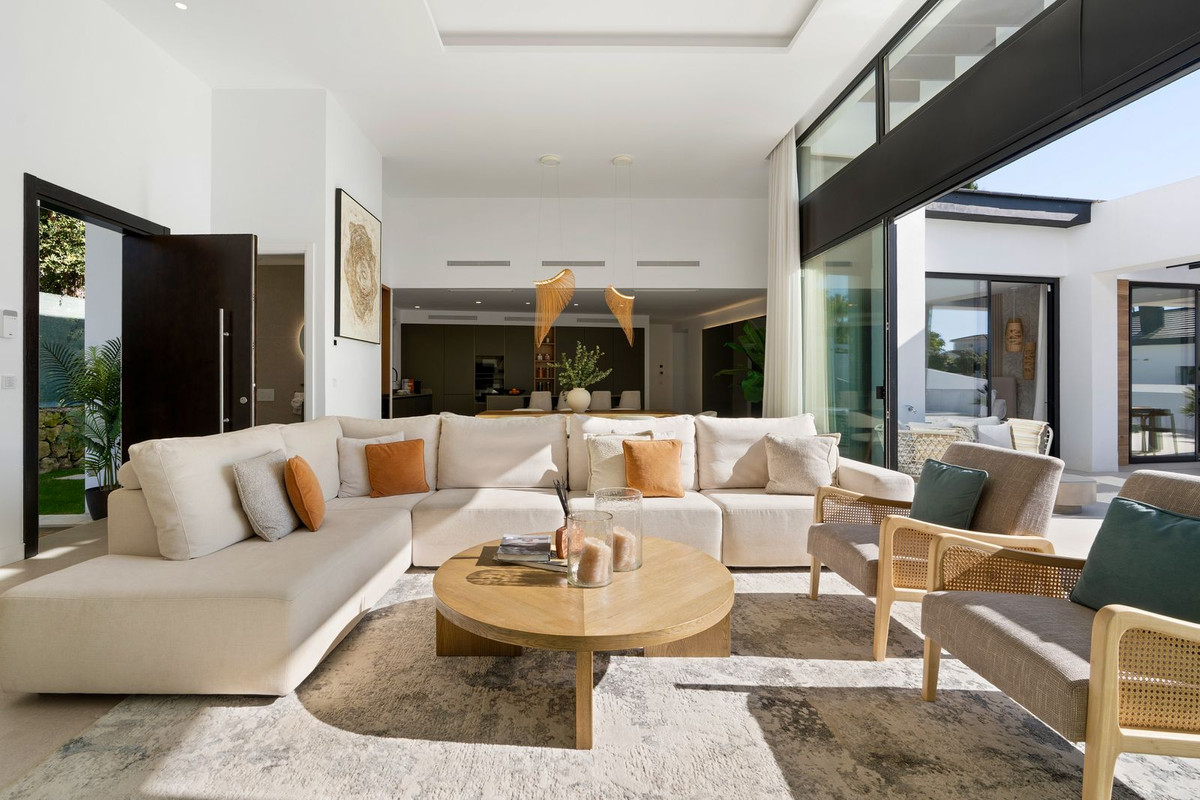 6 Bedroom Villa in Marbella - Photo 12