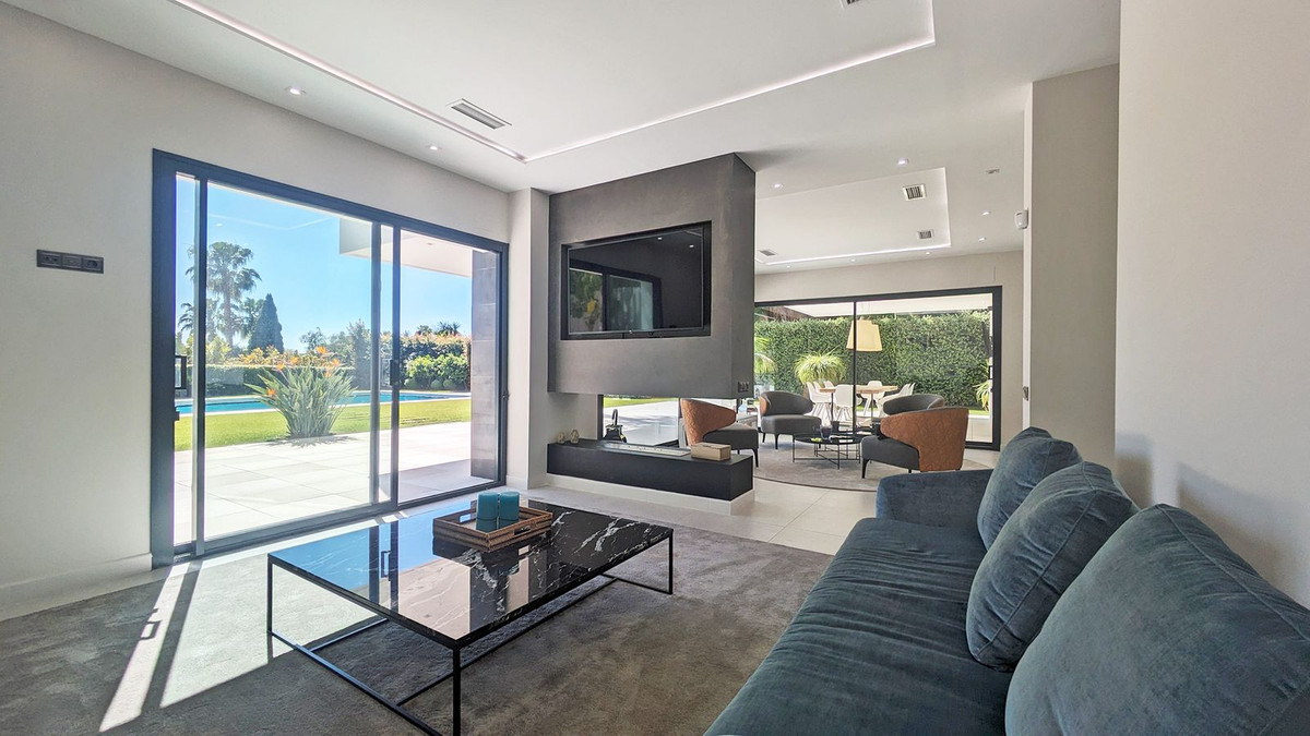 5 Bedroom Villa in Marbella - Photo 13