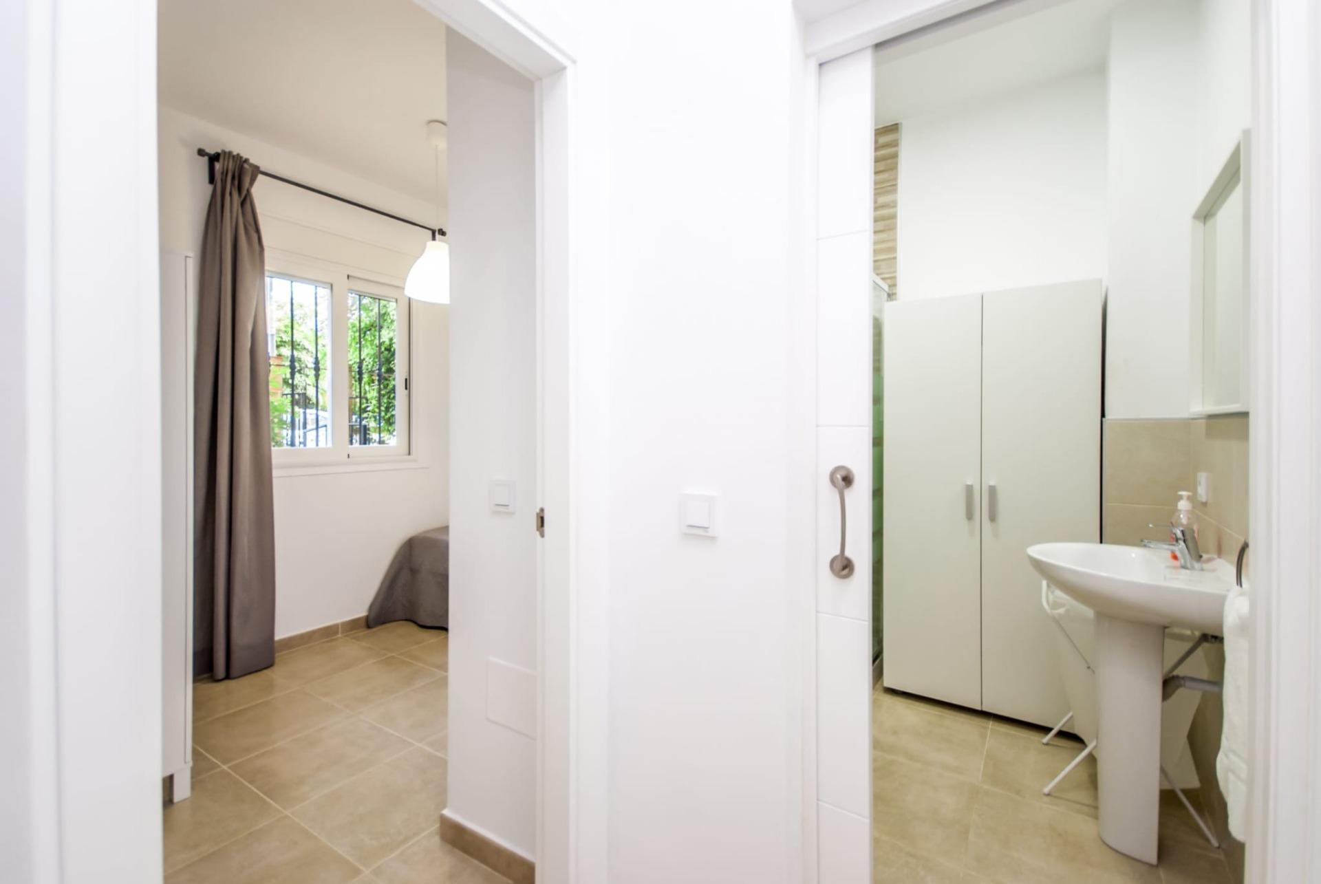 2 Bedroom Apartment in Fuengirola - Photo 13