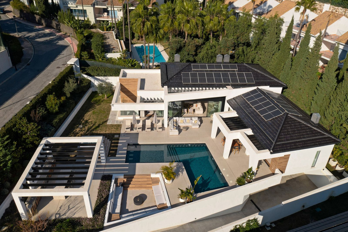 6 Bedroom Villa in Marbella - Photo 4