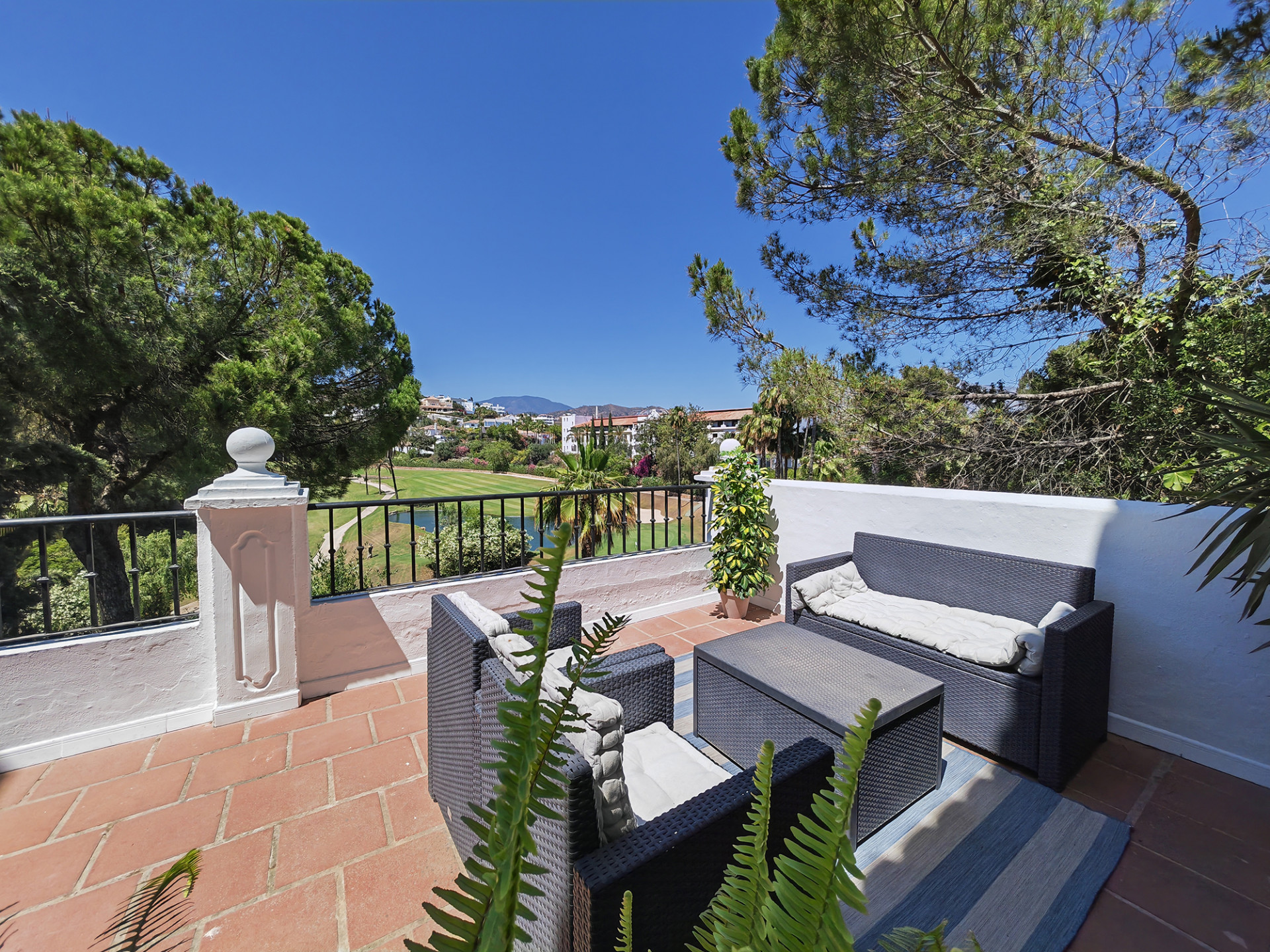 4 Bedroom Townhouse in Benahavís - Photo 24