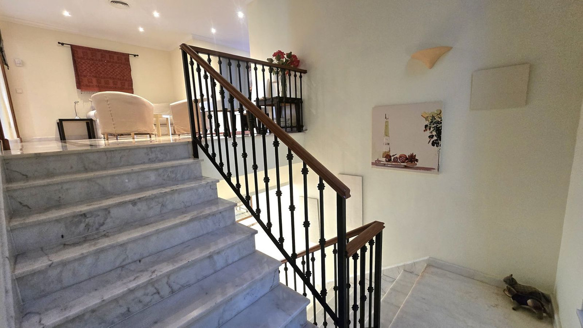 7 Bedroom Villa in Marbella - Photo 41