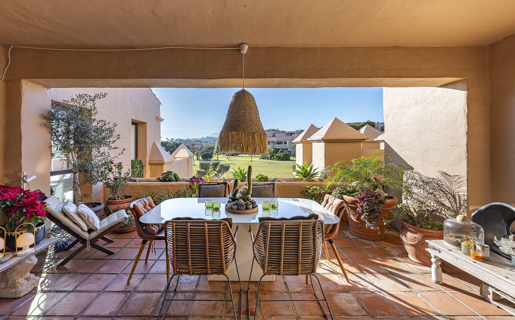 3 Bedroom Penthouse in Estepona - Photo 2