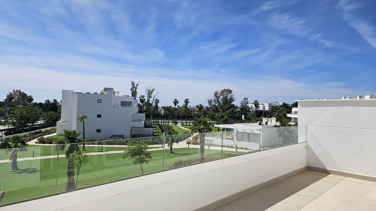 2 Bedroom Apartment in Estepona - Photo 7