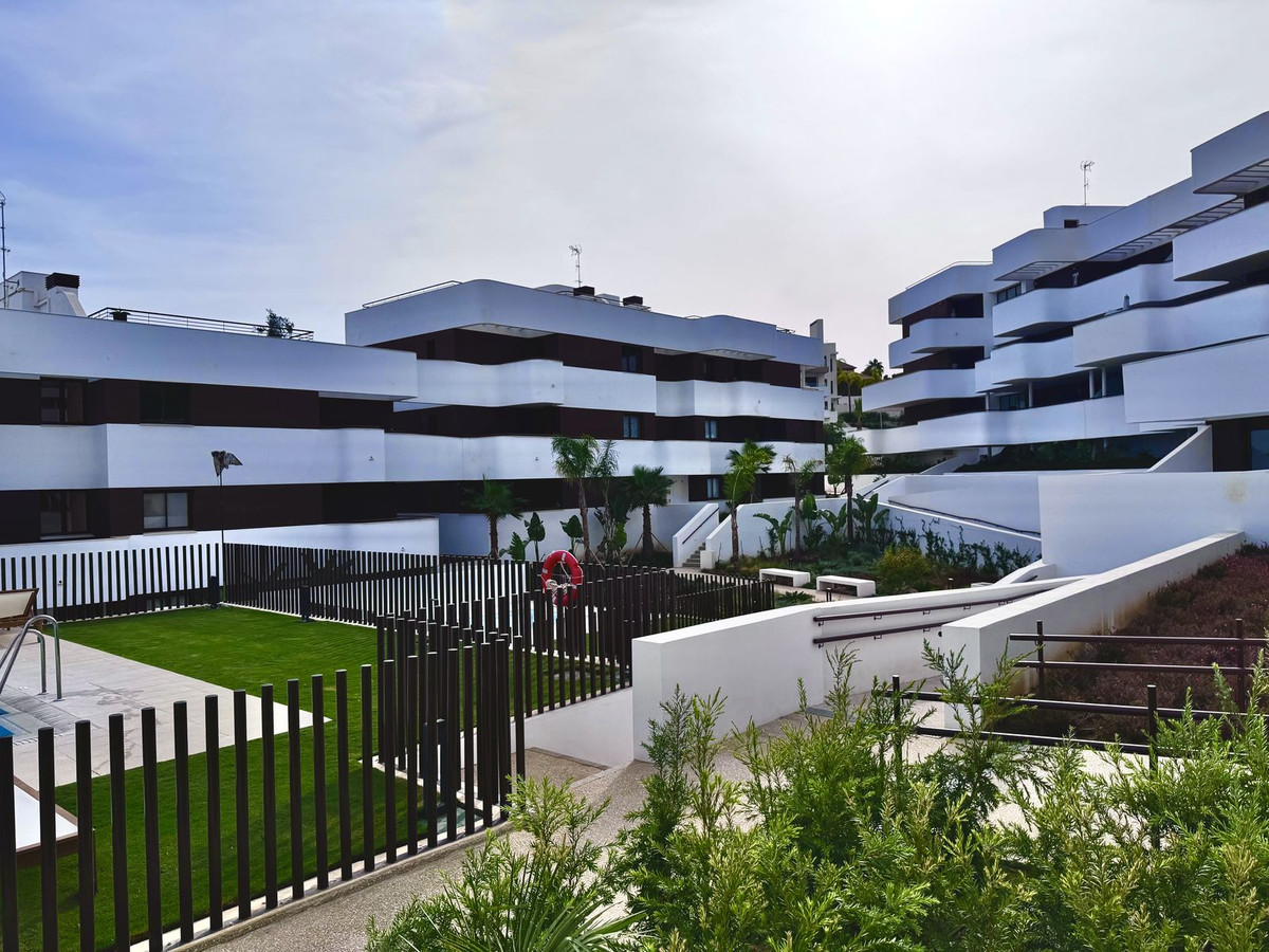 2 Bedroom Apartment in Estepona - Photo 37