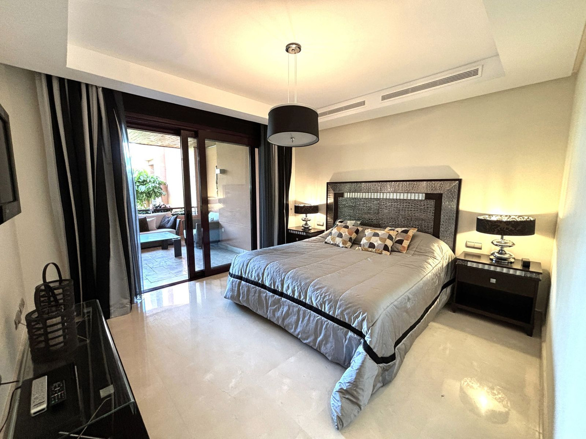 2 Bedroom Apartment in Marbella - Photo 3
