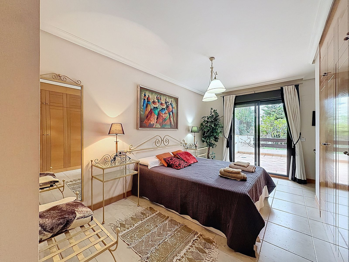 3 Bedroom Apartment in Estepona - Foto 25