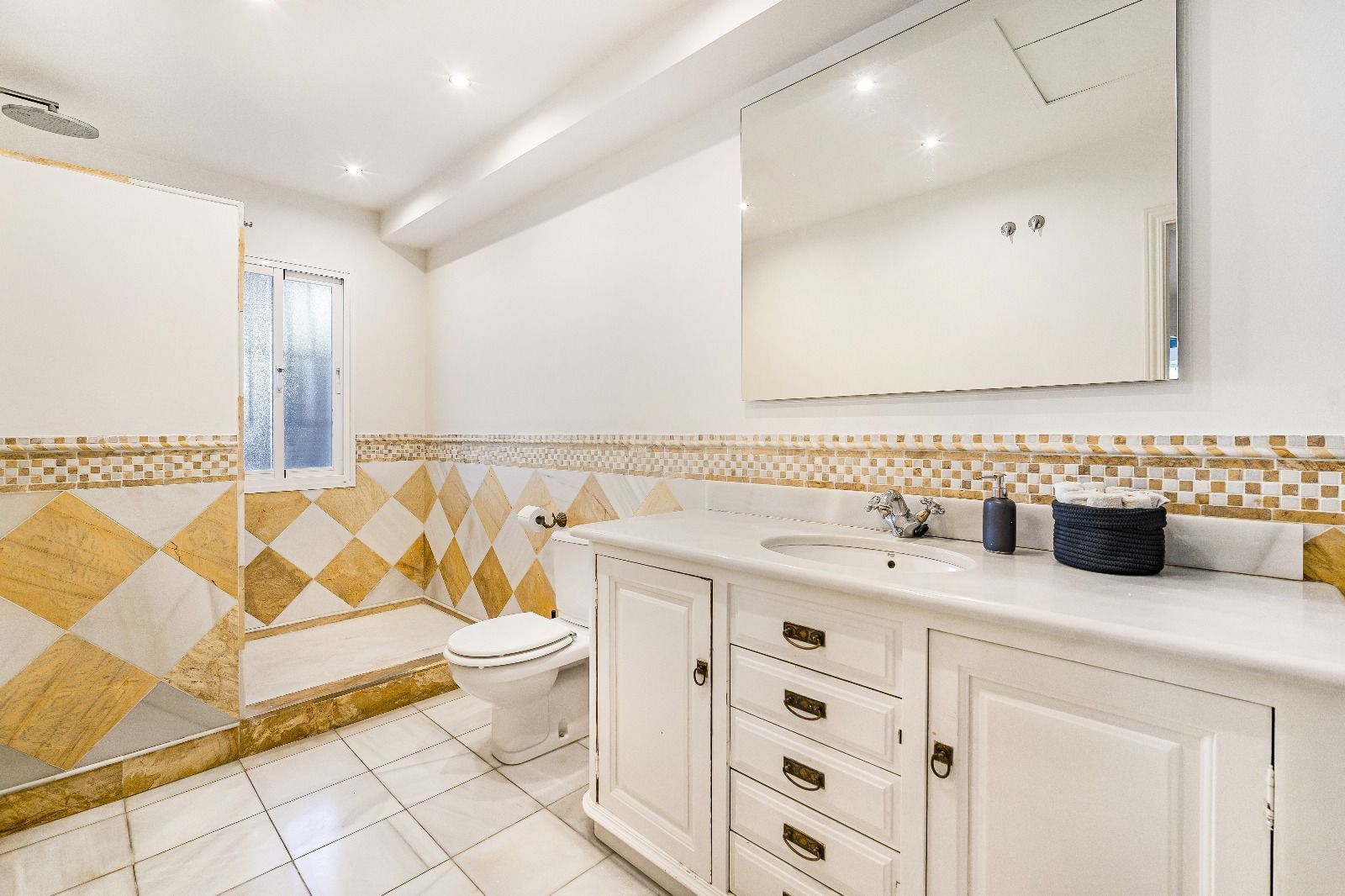 5 Bedroom Villa in San Pedro de Alcántara - Photo 9