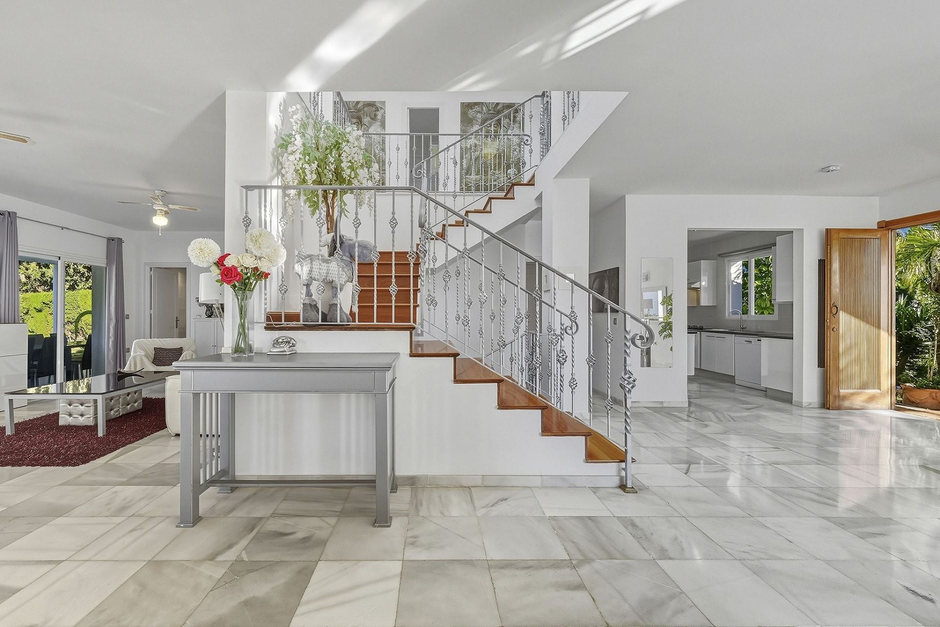 8 Bedroom Villa in Marbella - Photo 12
