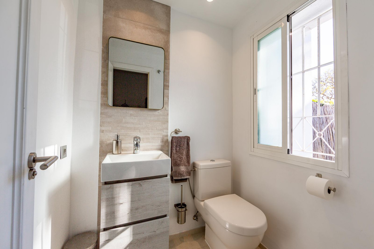 5 Bedroom Townhouse in San Pedro de Alcántara - Photo 11