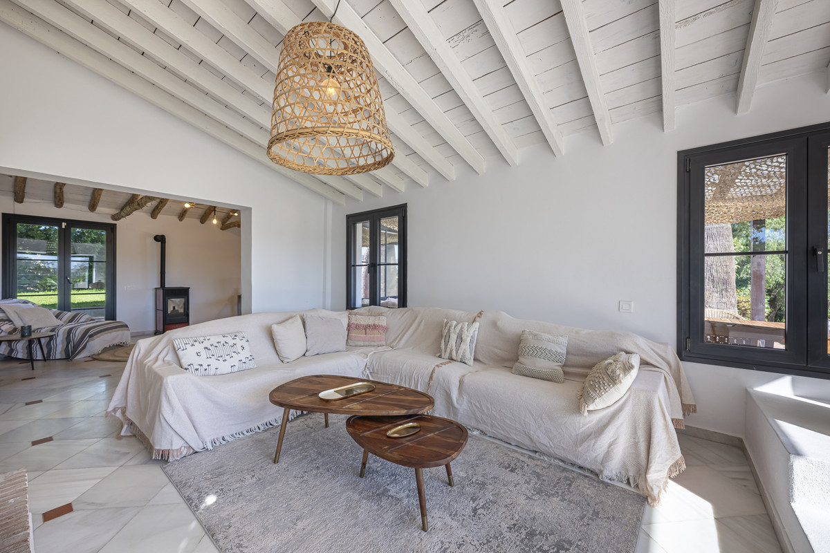 4 Bedroom Villa in San Pedro de Alcántara - Photo 19